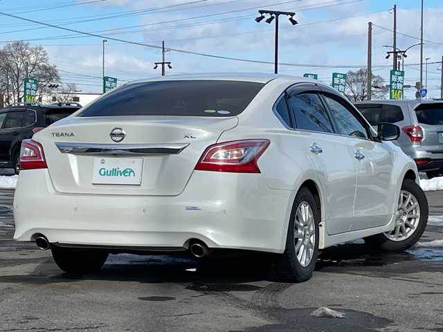 日産 ティアナ XL 道央・札幌 2015(平27)年 2.6万km ブリリアントホワイトパール ワンオーナー/メーカーオプションナビ/【ＣＤ／ＤＶＤ／ＢＴ／フルセグＴＶ／ＡＵＸ】/フロント／サイド／バックカメラ/アラウンドビューモニター/ＭＯＤ【移動物検知機能】/ブレーキアシスト/レーンキープアシスト/ブラインドスポットモニタリング/横滑り防止装置/革巻きステアリング/ステアリングスイッチ/クルーズコントロール/オートライト/ＨＩＤ/ウィンカーミラー/電動格納ミラー/純正ドアバイザー/純正ＡＷ付夏タイヤ積み込み/取扱説明書/新車時保証書