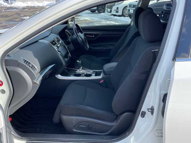 日産 ティアナ XL 道央・札幌 2015(平27)年 2.6万km ブリリアントホワイトパール ワンオーナー/メーカーオプションナビ/【ＣＤ／ＤＶＤ／ＢＴ／フルセグＴＶ／ＡＵＸ】/フロント／サイド／バックカメラ/アラウンドビューモニター/ＭＯＤ【移動物検知機能】/ブレーキアシスト/レーンキープアシスト/ブラインドスポットモニタリング/横滑り防止装置/革巻きステアリング/ステアリングスイッチ/クルーズコントロール/オートライト/ＨＩＤ/ウィンカーミラー/電動格納ミラー/純正ドアバイザー/純正ＡＷ付夏タイヤ積み込み/取扱説明書/新車時保証書