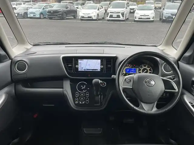 日産 デイズ ルークス ハイウェイスターターボ 熊本県 2015(平27)年 7.9万km ホワイトパール 純正ナビ/・AM/FM/CD/DVD/SD/AUX/iPod/USB/BT/・フルセグTV/全周囲カメラ/・フロント/サイド/バック/横滑り防止機能/アイドリングストップ/衝突被害軽減システム/革巻きステアリング/・ステアリングリモコン/オートライト/・HIDライト/・フォグランプ/電動格納ミラー/・ウィンカーミラー/純正ドライブレコーダー（前方）/ETC/純正フロアマット/純正アルミホイール/スマートキー/・スペアキー