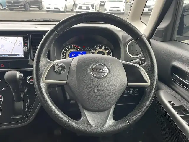 日産 デイズ ルークス ハイウェイスターターボ 熊本県 2015(平27)年 7.9万km ホワイトパール 純正ナビ/・AM/FM/CD/DVD/SD/AUX/iPod/USB/BT/・フルセグTV/全周囲カメラ/・フロント/サイド/バック/横滑り防止機能/アイドリングストップ/衝突被害軽減システム/革巻きステアリング/・ステアリングリモコン/オートライト/・HIDライト/・フォグランプ/電動格納ミラー/・ウィンカーミラー/純正ドライブレコーダー（前方）/ETC/純正フロアマット/純正アルミホイール/スマートキー/・スペアキー