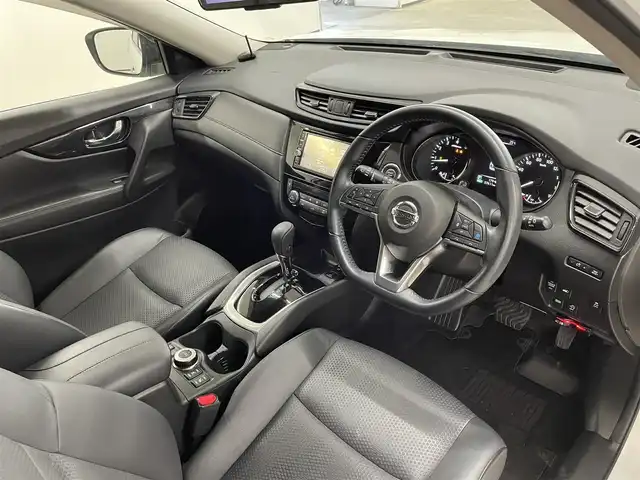 日産 エクストレイル 20Xi 長崎県 2019(令1)年 5.8万km ブリリアントホワイトパール 純正7インチナビ　（MM319D-W）/・フルセグTV　CD/DVD/SD/Bluetooth/4WD/寒冷地仕様/プロパイロット/バックカメラ/インテリジェントアラウンドビューモニター/インテリジェントルームミラー/ETC/前後ドライブレコーダー/衝突軽減ブレーキ/横滑り防止/レーンキープアシスト/ステアリングスイッチ/アダプティブクルーズコントロール/コーナーセンサー/ダウンヒルアシストコントロール/シートヒーター/アイドリングストップ/プッシュスタート/純正エンジンスターター/純正フロアマット/純正18インチAW