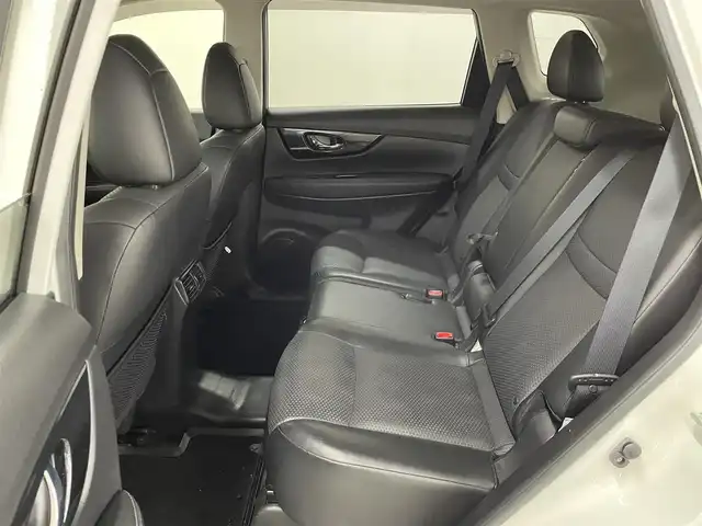 日産 エクストレイル 20Xi 長崎県 2019(令1)年 5.8万km ブリリアントホワイトパール 純正7インチナビ　（MM319D-W）/・フルセグTV　CD/DVD/SD/Bluetooth/4WD/寒冷地仕様/プロパイロット/バックカメラ/インテリジェントアラウンドビューモニター/インテリジェントルームミラー/ETC/前後ドライブレコーダー/衝突軽減ブレーキ/横滑り防止/レーンキープアシスト/ステアリングスイッチ/アダプティブクルーズコントロール/コーナーセンサー/ダウンヒルアシストコントロール/シートヒーター/アイドリングストップ/プッシュスタート/純正エンジンスターター/純正フロアマット/純正18インチAW