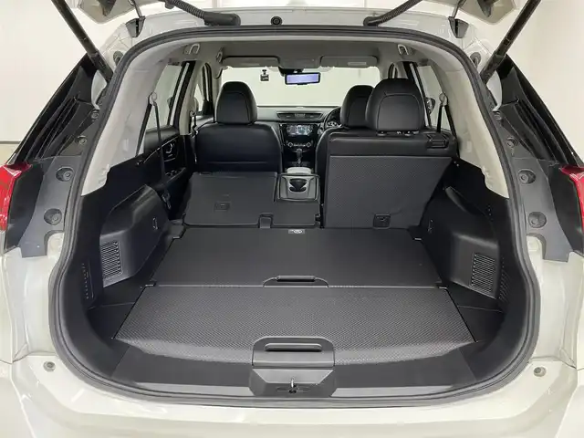 日産 エクストレイル 20Xi 長崎県 2019(令1)年 5.8万km ブリリアントホワイトパール 純正7インチナビ　（MM319D-W）/・フルセグTV　CD/DVD/SD/Bluetooth/4WD/寒冷地仕様/プロパイロット/バックカメラ/インテリジェントアラウンドビューモニター/インテリジェントルームミラー/ETC/前後ドライブレコーダー/衝突軽減ブレーキ/横滑り防止/レーンキープアシスト/ステアリングスイッチ/アダプティブクルーズコントロール/コーナーセンサー/ダウンヒルアシストコントロール/シートヒーター/アイドリングストップ/プッシュスタート/純正エンジンスターター/純正フロアマット/純正18インチAW
