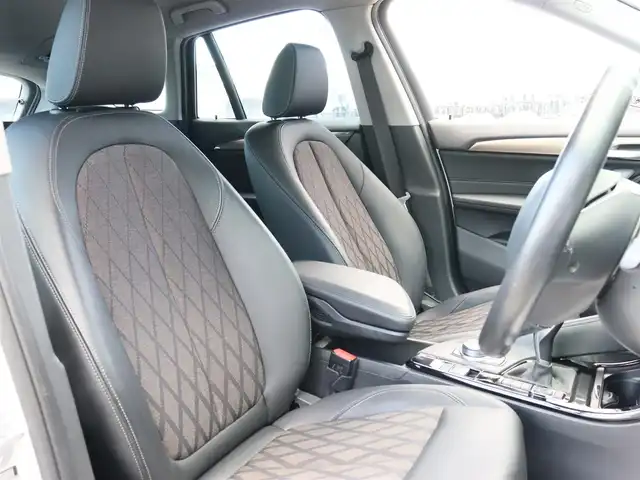 ＢＭＷ Ｘ１ xDrive 18d xライン 宮城県 2020(令2)年 3.8万km ミネラルホワイト コンフォートＰＫＧ/純正ナビ（ＢＴ）/ＬＩＭスイッチ/インテリジェントセーフティ/ダイナミックトラクションコントロール/パークディスタンス/ダウンヒルアシスト/バックカメラ/ドライブモード/ハーフレザーシート/パワーシート（DN席）/メモリーシート（D席）/コーナーセンサー（前後）/デュアルエアコン/電動格納ミラー/ドライブレコーダー（前方）/リヤフォグランプ/フロントフォグランプ/プッシュスタート/コンフォートアクセス/MTモード付/ミラー一体型ETC/純正１８インチAW/純正フロアマット/ＬＥＤヘッドライト/オートライト/アイドリングストップ/禁煙車/カーフィルム/アンビエントライト/電動サイドブレーキ
