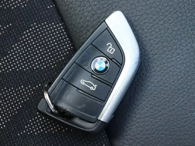 ＢＭＷ Ｘ１ xDrive 18d xライン 宮城県 2020(令2)年 3.8万km ミネラルホワイト コンフォートＰＫＧ/純正ナビ（ＢＴ）/ＬＩＭスイッチ/インテリジェントセーフティ/ダイナミックトラクションコントロール/パークディスタンス/ダウンヒルアシスト/バックカメラ/ドライブモード/ハーフレザーシート/パワーシート（DN席）/メモリーシート（D席）/コーナーセンサー（前後）/デュアルエアコン/電動格納ミラー/ドライブレコーダー（前方）/リヤフォグランプ/フロントフォグランプ/プッシュスタート/コンフォートアクセス/MTモード付/ミラー一体型ETC/純正１８インチAW/純正フロアマット/ＬＥＤヘッドライト/オートライト/アイドリングストップ/禁煙車/カーフィルム/アンビエントライト/電動サイドブレーキ