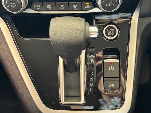 日産 セレナ ハイウェイスター Vセレクション 埼玉県 2018(平30)年 4.4万km ブリリアントホワイトパール エマージェンシーブレーキ/プロパイロット/純正SDナビ/　　CD/DVD/BT/フルセグ/AUX/アラウンドビューモニター/両側パワースライドドア/LEDオートライト/純正16インチアルミホイール/デジタルインナーミラー/ステアリングスイッチ/アイドリングストップ/USBポート/スマートキー/ETC/禁煙車
