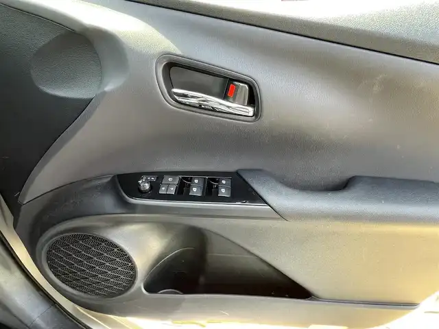 トヨタ プリウス Sセーフティプラス 宮崎県 2018(平30)年 8.6万km シルバーM 純正メモリナビ　/AM/FM/CD/DVD/BT/TV　/バックカメラ　/トヨタセーフティセンス/レーダークルーズコントロール/車線逸脱防止装置/衝突被害軽減装置/先進車発進お知らせ装置/横滑り防止装置/オートマチックハイビーム/ドライブレコーダー　/ETC/ISOFIX/純正ドアバイザー