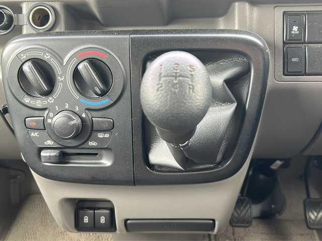 スズキ エブリイ ジョイン 青森県 2022(令4)年 2.4万km スペリアホワイト ・4WD/・5速MT/・社外カーステレオ/・AM/FM/・HIDヘッドライト/・両側スライドドア/・ダブルエアバック/・純正フロアマット/・純正ドアバイザー/・夏タイヤ付/・取扱説明書