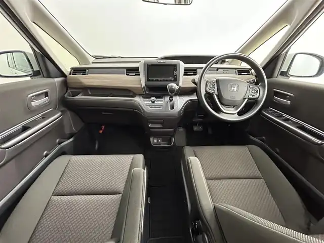 ホンダ フリード G 道央・札幌 2023(令5)年 1.9万km プラチナホワイトパール ・４WD/・コンフォートビューパッケージ/・ホンダセンシング/・ギャザーズナビ/　CD/DVD/SD/BT/フルセグ/・バックカメラ/・ビルトインETC/・衝突軽減ブレーキ/・レーダークルーズコントロール/・レーンキープアシスト/・リアコーナーセンサー/・両側パワースライドドア/・前席シートヒーター/・アイドリングストップ/・ステアリングスイッチ/・LEDヘッドライト/・フォグライト/・オートライト/・プッシュスタート/・スマートキー