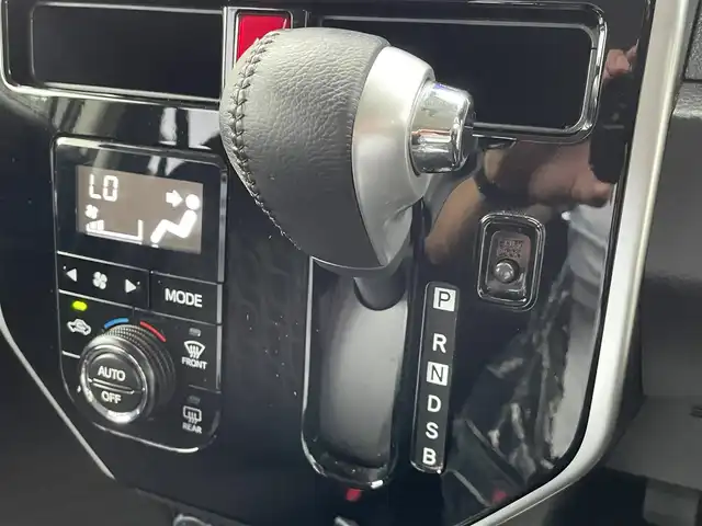 トヨタ ルーミー カスタムG 島根県 2019(令1)年 2.5万km パールホワイトⅢ 登録時走行距離24911km/純正ナビ(AM/FM/Bluetooth/CD/DVD)/フルセグテレビ/全方位カメラ/両側パワースライドドア/クルーズコントロール/コーナーセンサー/純正アルミホイール/LEDヘッドライト/オートマチックハイビーム/ドライブレコーダー前後/衝突軽減システム/ステアリングスイッチ/スマートキー/プッシュスタート/シートヒーター