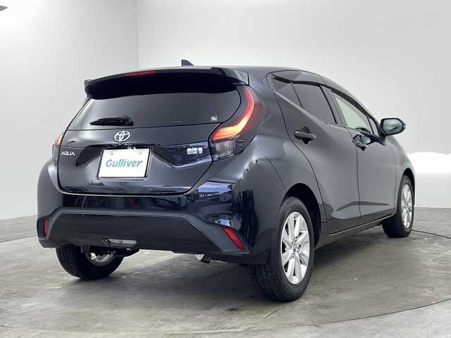 トヨタ アクア Z 兵庫県 2022(令4)年 3.9万km ブラックマイカ ・純正ディスプレイナビオーディオ/・Bluetooth接続/・AppleCarPlay/・AndroidAuto/・Miracast/・バックカメラ/・ビルトインETC2.0/・ドライブレコーダー/・運転席パワーシート/・前席シートヒーター/・AC100V電源/・ステアリングヒーター/・ヘッドライトレベライザー/・ハーフレザーシート/・LEDヘッドランプ/・純正フロアマット/・15インチ純正アルミホイール/・トヨタセーフティセンス/・レーントレーシングアシスト/・プリクラッシュセーフティ/・クリアランスソナー/・パーキングサポートブレーキ/・ロードサインアシスト/・レーダークルーズコントロール/・先行車発進告知/・後退速度抑制/・オートマチックハイビーム/・リヤシートリマインダー