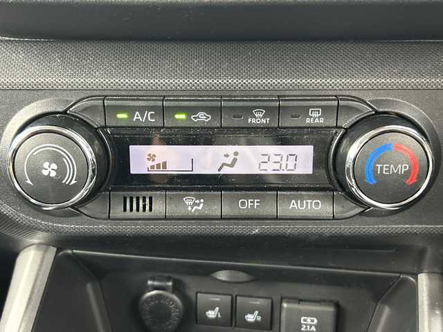 トヨタ ライズ Z 愛知県 2021(令3)年 4.9万km ファイアークォーツレッドM 禁煙車/純正7インチナビ/(CD/TV/Bluetooth)/バックカメラ/スマートアシスト/・衝突軽減ブレーキ/・レーンキープアシスト/・オートマチックハイビーム/・レーダークルーズコントロール/ブラインドスポットモニター/コーナーセンサー/前後ドライブレコーダー/ETC/前席シートヒーター/純正17インチアルミホイール/プッシュスタート/スマートキー/LEDヘッドライト/フロントフォグランプ/オートライト/純正フロアマット/ステアリングスイッチ