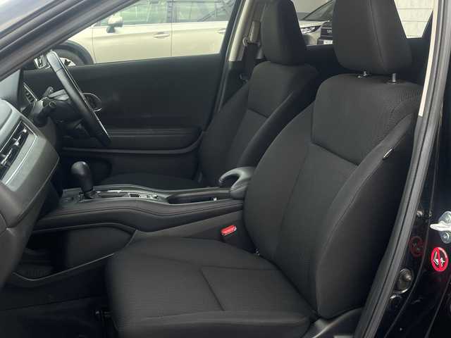 ホンダ ヴェゼル X ホンダセンシング 長野県 2016(平28)年 12.8万km クリスタルブラックパール ・純正8インチSDナビナゲーション/CD DVD フルセグTV Bluetooth/・バックカメラ/・ビルトインETC/・ワンオーナー/・ホンダセンシング/・レーダークルーズコントロール/・レーンキープアシスト/・オートマチックハイビーム/・LEDヘッドライト/・オートライト/・フォグライト/・アイドリングストップ/・横滑り防止装置/・純正16インチアルミホイール/・ドライブレコーダー/・シートヒーター(D/N)/・ウィンカーミラー/・電動格納ミラー/・スマートキー/・エンジンプッシュスタート/・フロアマット