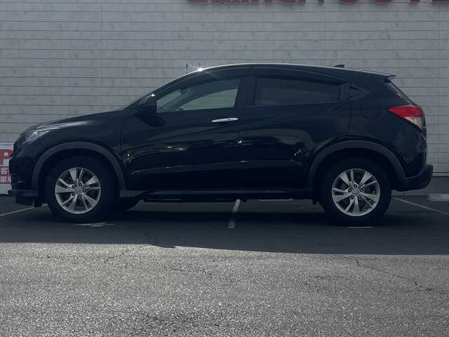 ホンダ ヴェゼル X ホンダセンシング 長野県 2016(平28)年 12.8万km クリスタルブラックパール ・純正8インチSDナビナゲーション/CD DVD フルセグTV Bluetooth/・バックカメラ/・ビルトインETC/・ワンオーナー/・ホンダセンシング/・レーダークルーズコントロール/・レーンキープアシスト/・オートマチックハイビーム/・LEDヘッドライト/・オートライト/・フォグライト/・アイドリングストップ/・横滑り防止装置/・純正16インチアルミホイール/・ドライブレコーダー/・シートヒーター(D/N)/・ウィンカーミラー/・電動格納ミラー/・スマートキー/・エンジンプッシュスタート/・フロアマット