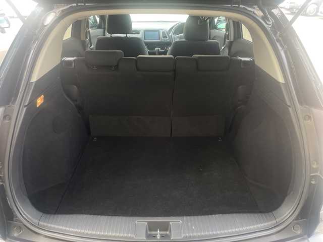 ホンダ ヴェゼル X ホンダセンシング 長野県 2016(平28)年 12.8万km クリスタルブラックパール ・純正8インチSDナビナゲーション/CD DVD フルセグTV Bluetooth/・バックカメラ/・ビルトインETC/・ワンオーナー/・ホンダセンシング/・レーダークルーズコントロール/・レーンキープアシスト/・オートマチックハイビーム/・LEDヘッドライト/・オートライト/・フォグライト/・アイドリングストップ/・横滑り防止装置/・純正16インチアルミホイール/・ドライブレコーダー/・シートヒーター(D/N)/・ウィンカーミラー/・電動格納ミラー/・スマートキー/・エンジンプッシュスタート/・フロアマット