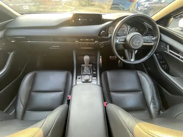 マツダ マツダ３ファストバック 20S Lパッケージ 島根県 2022(令4)年 4.6万km スノーフレイクホワイトパールマイカ ワンオーナー　/純正ナビ　/BOSEシステム /フルセグTV　/ＤＶＤ再生　/Ｂｌｕｅｔｏｏｔｈ接続　/全方位／バック／フロント／サイドカメラ/ETC　/前後ドライブレコーダー　/アダプティブクルーズコントロール/アイドリングストップ　/衝突軽減ブレーキ/前後コーナーセンサー　/本革シート　/運転席メモリーパワーシート/前席シートヒーター/ハンドルヒーター/オートハイビーム／ライト/スマートキー　/純正LEDヘッドライト　/純正１８インチアルミホイール/純正キャリパー/保証書・取扱説明書（本体＋ナビ）/スペアキー１本