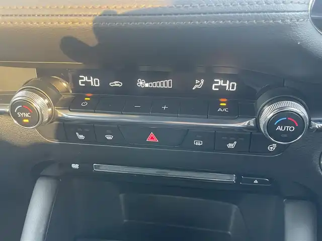 マツダ マツダ３ファストバック 20S Lパッケージ 島根県 2022(令4)年 4.6万km スノーフレイクホワイトパールマイカ ワンオーナー　/純正ナビ　/BOSEシステム /フルセグTV　/ＤＶＤ再生　/Ｂｌｕｅｔｏｏｔｈ接続　/全方位／バック／フロント／サイドカメラ/ETC　/前後ドライブレコーダー　/アダプティブクルーズコントロール/アイドリングストップ　/衝突軽減ブレーキ/前後コーナーセンサー　/本革シート　/運転席メモリーパワーシート/前席シートヒーター/ハンドルヒーター/オートハイビーム／ライト/スマートキー　/純正LEDヘッドライト　/純正１８インチアルミホイール/純正キャリパー/保証書・取扱説明書（本体＋ナビ）/スペアキー１本