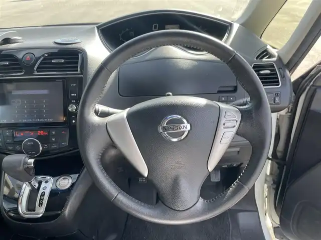 日産 セレナ ハイウェイS S HV Aセーフ 新潟県 2014(平26)年 8万km ブリリアントホワイトパール スマートキー×２/プッシュスタート/アラウンドビューモニター/両側パワースライドドア/純正フリップダウンモニター/純正アルミ/ETC/純正フロアマット/ドアバイザー/衝突防止装置