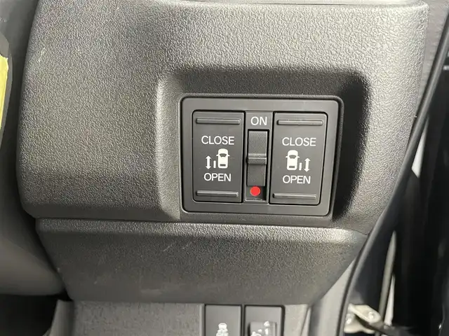 ホンダ Ｎ ＢＯＸ カスタム ターボ 大分県 2023(令5)年 2万km メテオロイドグレーメタリック ホンダセンシング搭載/・衝突軽減ブレーキ/・先行車発進お知らせ機能/・歩行者事故低減ステアリング/・路外逸脱抑制制御機能/・標識認識機能/・渋滞追従機能付アダプティブクルーズコントロール/・車線維持支援システム/・誤発進抑制機能/・後方誤発進抑制機能/・近距離衝突軽減ブレーキ/・急アクセル抑制機能/・パーキングセンサーシステム/・オートハイビーム/マルチビューカメラシステム/純正9型ナビ　型式：LXU-242NBi/・フルセグTV、CD/DVD、BT対応、USB/・AppleCarPlay、AndroidAuto/ステアリングスイッチ/両側電動スライドドア/ETC/ハーフレザーシート/・前席シートヒーター/パドルシフト/電動格納ミラー/純正フロアマット/オートライト/LEDヘッドライト/純正15インチアルミホイール/保証書、取説、スペアキー有