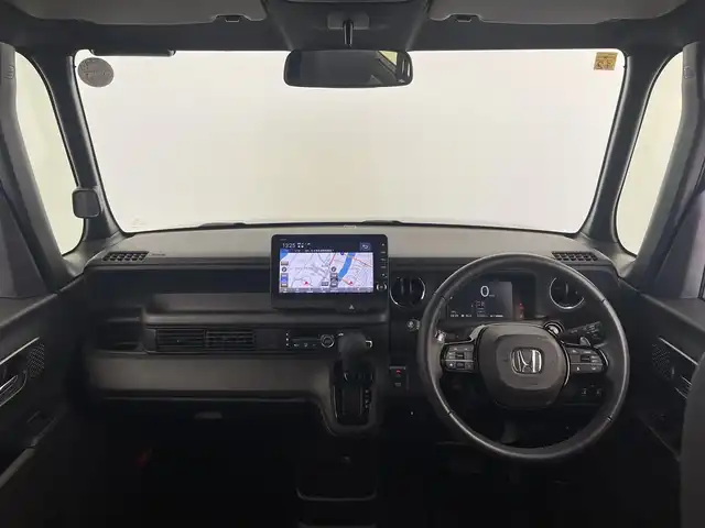 ホンダ Ｎ ＢＯＸ カスタム ターボ 大分県 2023(令5)年 2万km メテオロイドグレーメタリック ホンダセンシング搭載/・衝突軽減ブレーキ/・先行車発進お知らせ機能/・歩行者事故低減ステアリング/・路外逸脱抑制制御機能/・標識認識機能/・渋滞追従機能付アダプティブクルーズコントロール/・車線維持支援システム/・誤発進抑制機能/・後方誤発進抑制機能/・近距離衝突軽減ブレーキ/・急アクセル抑制機能/・パーキングセンサーシステム/・オートハイビーム/マルチビューカメラシステム/純正9型ナビ　型式：LXU-242NBi/・フルセグTV、CD/DVD、BT対応、USB/・AppleCarPlay、AndroidAuto/ステアリングスイッチ/両側電動スライドドア/ETC/ハーフレザーシート/・前席シートヒーター/パドルシフト/電動格納ミラー/純正フロアマット/オートライト/LEDヘッドライト/純正15インチアルミホイール/保証書、取説、スペアキー有