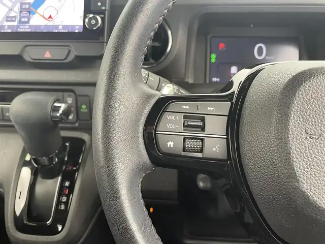 ホンダ Ｎ ＢＯＸ カスタム ターボ 大分県 2023(令5)年 2万km メテオロイドグレーメタリック ホンダセンシング搭載/・衝突軽減ブレーキ/・先行車発進お知らせ機能/・歩行者事故低減ステアリング/・路外逸脱抑制制御機能/・標識認識機能/・渋滞追従機能付アダプティブクルーズコントロール/・車線維持支援システム/・誤発進抑制機能/・後方誤発進抑制機能/・近距離衝突軽減ブレーキ/・急アクセル抑制機能/・パーキングセンサーシステム/・オートハイビーム/マルチビューカメラシステム/純正9型ナビ　型式：LXU-242NBi/・フルセグTV、CD/DVD、BT対応、USB/・AppleCarPlay、AndroidAuto/ステアリングスイッチ/両側電動スライドドア/ETC/ハーフレザーシート/・前席シートヒーター/パドルシフト/電動格納ミラー/純正フロアマット/オートライト/LEDヘッドライト/純正15インチアルミホイール/保証書、取説、スペアキー有