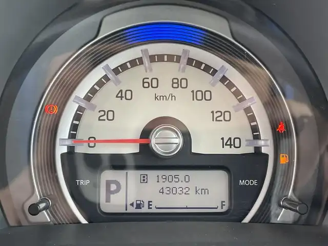 スズキ ハスラー G 佐賀県 2016(平28)年 4.3万km サマーブルーM 社外7型ナビゲーション「AVN137M」/・AM/FM/CD/DVD/TV/BT/前席シートヒーター/衝突軽減ブレーキ/アイドリングストップ/プッシュスタート/スマートキー/電動格納ミラー/ドアバイザー/新車保証書/取扱説明書/スペアキー1本