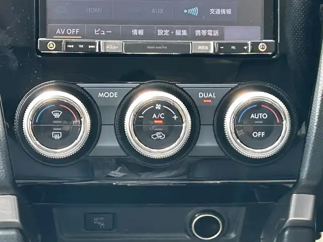 スバル フォレスター 2．0XT アイサイト 岩手県 2016(平28)年 11.1万km ダークブルーパール 純正ナビ/アイサイト/衝突被害軽減システム/レーンキープ/先行車発進告知/先行車捕捉/ブラインドスポットモニター/サンルーフ/ステアリングスイッチ/パドルシフト/シートヒーター/パワーシート/パワーバックドア/純正アルミホイール/LEDヘッドライト/フォグランプ（イエロー）/オートライト/プッシュスタート/スマートキー