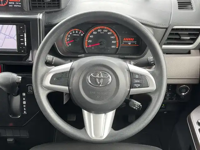 トヨタ ルーミー G 道央・札幌 2018(平30)年 4.5万km プラムブラウンパールクリスタルシャイン ４WD/寒冷地仕様/社外SDナビ/CD/DVD/BT/フルセグ/スマートアシスト/衝突被害軽減ブレーキ/横滑り防止装置/クルーズコントロール/レーンキープアシスト/クリアランスソナー/ビルトインETC/アイドリングストップ/ワイパーデアイサー/両側パワースライドドア/プッシュスタート/スマートキー/ハロゲンヘッドライト/オートライト/オートハイビーム/電動格納ミラー/ウィンカーミラー/純正フロアマット/鉄チンホイール付冬タイヤ積込/165/65/R14/2024年/山8mm