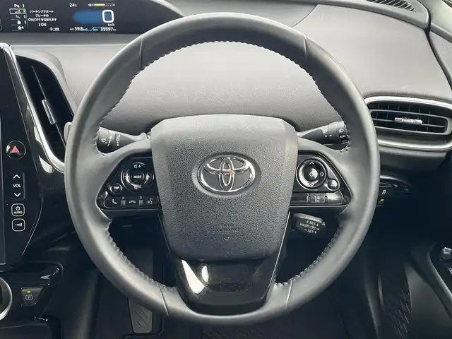 トヨタ プリウス ＰＨＶ S ナビパッケージ 滋賀県 2021(令3)年 3.6万km プラチナホワイトパールマイカ ワンオーナー/純正ナビ11.6型/・Bluetooth/前後ドラレコ/ETC2.0/革ステアリングリモコン/レーダークルーズコントロール/ブラインドスポットモニター/オートリトラミラー/パノラミックビューモニター/プリクラッシュセーフティーセンス/クリアランスソナー/LEDオートライト/オートハイビーム/フォグ/充電ケーブル/USB/RSA（ロードサインアシスト）
