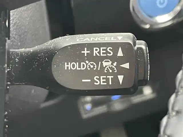 トヨタ プリウス ＰＨＶ S ナビパッケージ 滋賀県 2021(令3)年 3.6万km プラチナホワイトパールマイカ ワンオーナー/純正ナビ11.6型/・Bluetooth/前後ドラレコ/ETC2.0/革ステアリングリモコン/レーダークルーズコントロール/ブラインドスポットモニター/オートリトラミラー/パノラミックビューモニター/プリクラッシュセーフティーセンス/クリアランスソナー/LEDオートライト/オートハイビーム/フォグ/充電ケーブル/USB/RSA（ロードサインアシスト）
