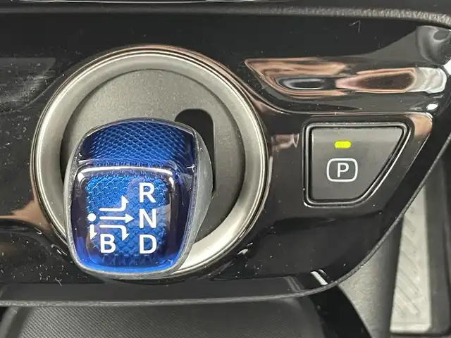 トヨタ プリウス ＰＨＶ S ナビパッケージ 滋賀県 2021(令3)年 3.6万km プラチナホワイトパールマイカ ワンオーナー/純正ナビ11.6型/・Bluetooth/前後ドラレコ/ETC2.0/革ステアリングリモコン/レーダークルーズコントロール/ブラインドスポットモニター/オートリトラミラー/パノラミックビューモニター/プリクラッシュセーフティーセンス/クリアランスソナー/LEDオートライト/オートハイビーム/フォグ/充電ケーブル/USB/RSA（ロードサインアシスト）
