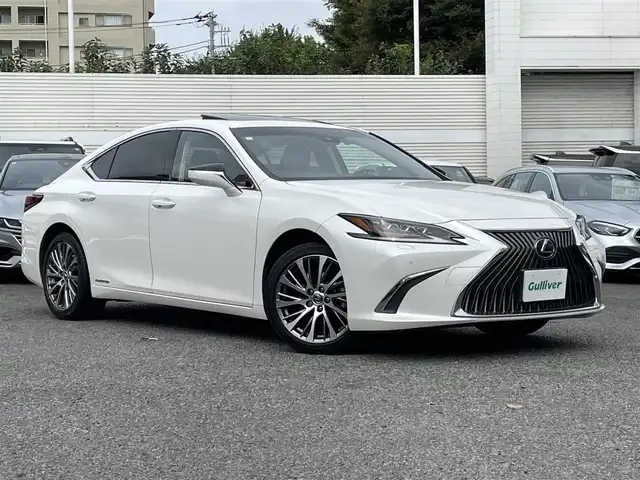 レクサス ＥＳ 300h 東京都 2019(平31)年 2.3万km ソニッククォーツ 新車時保証書 整備記録簿/取扱説明書　ナビ説明書/Lexus Ssfety System +/レーンキープアシスト/プリクラッシュセーフティー/レーダークルーズコントロール/BSM　PKSB/オートマチックハイビーム/純正メーカーSDナビ/フルセグTV/SD/CD/DVD/Blu-ray/SDREC/BT//USB/AUX/Miracast/バックカメラ　ビルトインETC【2.0】/Fドライブレコーダー/サンルーフ　レザーシート/シートヒーター/ベンチレーター/ハンドルヒーター/フロントパワーシート【運転席メモリー付】/3眼LEDヘッドライト/ヘッドアップディスプレイ/リヤ電動サンシェード/スマートキー×2/クリアランスソナー/AC100V1500W/サイド/カーテン/ニーエアバック/パドルシフト付革まきハンドル/純正18インチアルミ