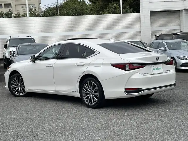 レクサス ＥＳ 300h 東京都 2019(平31)年 2.3万km ソニッククォーツ 新車時保証書 整備記録簿/取扱説明書　ナビ説明書/Lexus Ssfety System +/レーンキープアシスト/プリクラッシュセーフティー/レーダークルーズコントロール/BSM　PKSB/オートマチックハイビーム/純正メーカーSDナビ/フルセグTV/SD/CD/DVD/Blu-ray/SDREC/BT//USB/AUX/Miracast/バックカメラ　ビルトインETC【2.0】/Fドライブレコーダー/サンルーフ　レザーシート/シートヒーター/ベンチレーター/ハンドルヒーター/フロントパワーシート【運転席メモリー付】/3眼LEDヘッドライト/ヘッドアップディスプレイ/リヤ電動サンシェード/スマートキー×2/クリアランスソナー/AC100V1500W/サイド/カーテン/ニーエアバック/パドルシフト付革まきハンドル/純正18インチアルミ