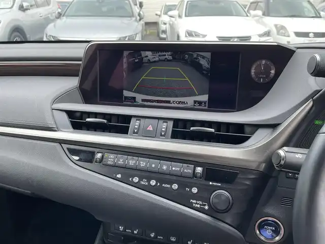レクサス ＥＳ 300h 東京都 2019(平31)年 2.3万km ソニッククォーツ 新車時保証書 整備記録簿/取扱説明書　ナビ説明書/Lexus Ssfety System +/レーンキープアシスト/プリクラッシュセーフティー/レーダークルーズコントロール/BSM　PKSB/オートマチックハイビーム/純正メーカーSDナビ/フルセグTV/SD/CD/DVD/Blu-ray/SDREC/BT//USB/AUX/Miracast/バックカメラ　ビルトインETC【2.0】/Fドライブレコーダー/サンルーフ　レザーシート/シートヒーター/ベンチレーター/ハンドルヒーター/フロントパワーシート【運転席メモリー付】/3眼LEDヘッドライト/ヘッドアップディスプレイ/リヤ電動サンシェード/スマートキー×2/クリアランスソナー/AC100V1500W/サイド/カーテン/ニーエアバック/パドルシフト付革まきハンドル/純正18インチアルミ