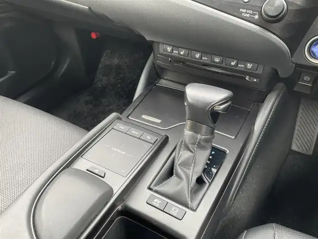 レクサス ＥＳ 300h 東京都 2019(平31)年 2.3万km ソニッククォーツ 新車時保証書 整備記録簿/取扱説明書　ナビ説明書/Lexus Ssfety System +/レーンキープアシスト/プリクラッシュセーフティー/レーダークルーズコントロール/BSM　PKSB/オートマチックハイビーム/純正メーカーSDナビ/フルセグTV/SD/CD/DVD/Blu-ray/SDREC/BT//USB/AUX/Miracast/バックカメラ　ビルトインETC【2.0】/Fドライブレコーダー/サンルーフ　レザーシート/シートヒーター/ベンチレーター/ハンドルヒーター/フロントパワーシート【運転席メモリー付】/3眼LEDヘッドライト/ヘッドアップディスプレイ/リヤ電動サンシェード/スマートキー×2/クリアランスソナー/AC100V1500W/サイド/カーテン/ニーエアバック/パドルシフト付革まきハンドル/純正18インチアルミ