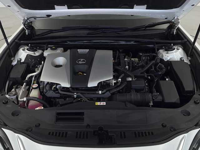 レクサス ＥＳ 300h 栃木県 2019(平31)年 2.4万km ソニッククォーツ 禁煙車/Lexus Ssfety System +/レーンキープアシスト/プリクラッシュセーフティー/レーダークルーズコントロール/BSM/PKSB/オートマチックハイビーム/純正メーカーSDナビ/(フルセグTV/SD/CD/DVD/Blu-ray/SDREC/BT/USB/AUX/Miracast)/バックカメラ/ビルトインETC/Fドライブレコーダー/サンルーフ　レザーシート/シートヒーター/ベンチレーター/ハンドルヒーター/フロントパワーシート/3眼LEDヘッドライト/ヘッドアップディスプレイ/リヤ電動サンシェード/クリアランスソナー/AC100V1500W/サイド/カーテン/ニーエアバック/パドルシフト付革巻きハンドル/純正18インチアルミ