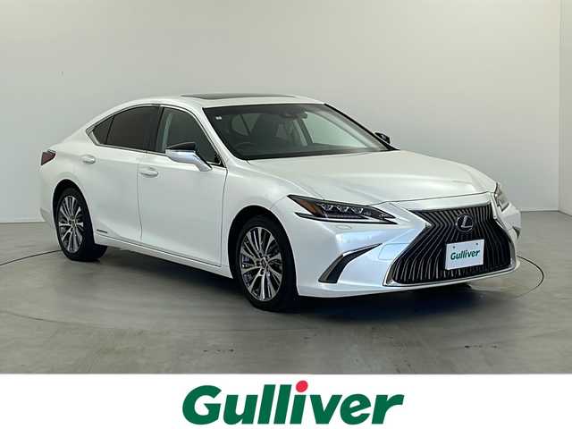 レクサス ＥＳ 300h 栃木県 2019(平31)年 2.4万km ソニッククォーツ 禁煙車/Lexus Ssfety System +/レーンキープアシスト/プリクラッシュセーフティー/レーダークルーズコントロール/BSM/PKSB/オートマチックハイビーム/純正メーカーSDナビ/(フルセグTV/SD/CD/DVD/Blu-ray/SDREC/BT/USB/AUX/Miracast)/バックカメラ/ビルトインETC/Fドライブレコーダー/サンルーフ　レザーシート/シートヒーター/ベンチレーター/ハンドルヒーター/フロントパワーシート/3眼LEDヘッドライト/ヘッドアップディスプレイ/リヤ電動サンシェード/クリアランスソナー/AC100V1500W/サイド/カーテン/ニーエアバック/パドルシフト付革巻きハンドル/純正18インチアルミ
