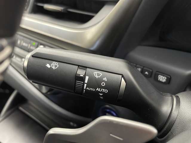 レクサス ＥＳ 300h 栃木県 2019(平31)年 2.4万km ソニッククォーツ 禁煙車/Lexus Ssfety System +/レーンキープアシスト/プリクラッシュセーフティー/レーダークルーズコントロール/BSM/PKSB/オートマチックハイビーム/純正メーカーSDナビ/(フルセグTV/SD/CD/DVD/Blu-ray/SDREC/BT/USB/AUX/Miracast)/バックカメラ/ビルトインETC/Fドライブレコーダー/サンルーフ　レザーシート/シートヒーター/ベンチレーター/ハンドルヒーター/フロントパワーシート/3眼LEDヘッドライト/ヘッドアップディスプレイ/リヤ電動サンシェード/クリアランスソナー/AC100V1500W/サイド/カーテン/ニーエアバック/パドルシフト付革巻きハンドル/純正18インチアルミ