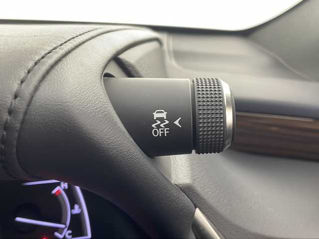 レクサス ＥＳ 300h 栃木県 2019(平31)年 2.4万km ソニッククォーツ 禁煙車/Lexus Ssfety System +/レーンキープアシスト/プリクラッシュセーフティー/レーダークルーズコントロール/BSM/PKSB/オートマチックハイビーム/純正メーカーSDナビ/(フルセグTV/SD/CD/DVD/Blu-ray/SDREC/BT/USB/AUX/Miracast)/バックカメラ/ビルトインETC/Fドライブレコーダー/サンルーフ　レザーシート/シートヒーター/ベンチレーター/ハンドルヒーター/フロントパワーシート/3眼LEDヘッドライト/ヘッドアップディスプレイ/リヤ電動サンシェード/クリアランスソナー/AC100V1500W/サイド/カーテン/ニーエアバック/パドルシフト付革巻きハンドル/純正18インチアルミ
