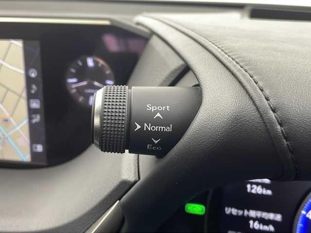 レクサス ＥＳ 300h 栃木県 2019(平31)年 2.4万km ソニッククォーツ 禁煙車/Lexus Ssfety System +/レーンキープアシスト/プリクラッシュセーフティー/レーダークルーズコントロール/BSM/PKSB/オートマチックハイビーム/純正メーカーSDナビ/(フルセグTV/SD/CD/DVD/Blu-ray/SDREC/BT/USB/AUX/Miracast)/バックカメラ/ビルトインETC/Fドライブレコーダー/サンルーフ　レザーシート/シートヒーター/ベンチレーター/ハンドルヒーター/フロントパワーシート/3眼LEDヘッドライト/ヘッドアップディスプレイ/リヤ電動サンシェード/クリアランスソナー/AC100V1500W/サイド/カーテン/ニーエアバック/パドルシフト付革巻きハンドル/純正18インチアルミ