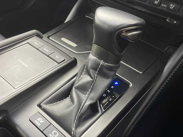 レクサス ＥＳ 300h 栃木県 2019(平31)年 2.4万km ソニッククォーツ 禁煙車/Lexus Ssfety System +/レーンキープアシスト/プリクラッシュセーフティー/レーダークルーズコントロール/BSM/PKSB/オートマチックハイビーム/純正メーカーSDナビ/(フルセグTV/SD/CD/DVD/Blu-ray/SDREC/BT/USB/AUX/Miracast)/バックカメラ/ビルトインETC/Fドライブレコーダー/サンルーフ　レザーシート/シートヒーター/ベンチレーター/ハンドルヒーター/フロントパワーシート/3眼LEDヘッドライト/ヘッドアップディスプレイ/リヤ電動サンシェード/クリアランスソナー/AC100V1500W/サイド/カーテン/ニーエアバック/パドルシフト付革巻きハンドル/純正18インチアルミ