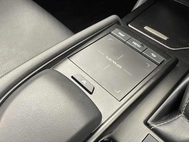 レクサス ＥＳ 300h 栃木県 2019(平31)年 2.4万km ソニッククォーツ 禁煙車/Lexus Ssfety System +/レーンキープアシスト/プリクラッシュセーフティー/レーダークルーズコントロール/BSM/PKSB/オートマチックハイビーム/純正メーカーSDナビ/(フルセグTV/SD/CD/DVD/Blu-ray/SDREC/BT/USB/AUX/Miracast)/バックカメラ/ビルトインETC/Fドライブレコーダー/サンルーフ　レザーシート/シートヒーター/ベンチレーター/ハンドルヒーター/フロントパワーシート/3眼LEDヘッドライト/ヘッドアップディスプレイ/リヤ電動サンシェード/クリアランスソナー/AC100V1500W/サイド/カーテン/ニーエアバック/パドルシフト付革巻きハンドル/純正18インチアルミ