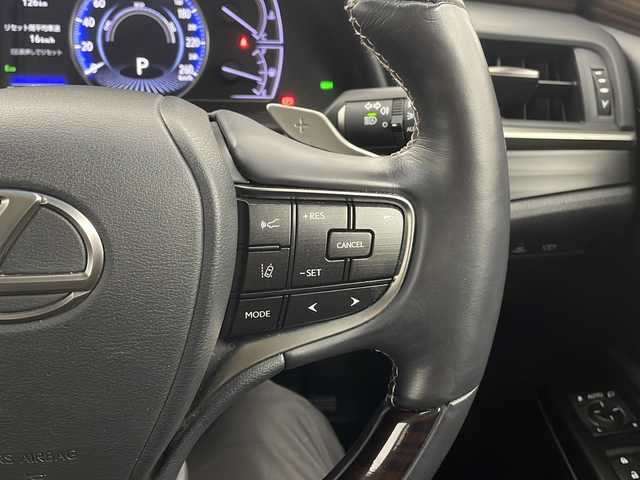 レクサス ＥＳ 300h 栃木県 2019(平31)年 2.4万km ソニッククォーツ 禁煙車/Lexus Ssfety System +/レーンキープアシスト/プリクラッシュセーフティー/レーダークルーズコントロール/BSM/PKSB/オートマチックハイビーム/純正メーカーSDナビ/(フルセグTV/SD/CD/DVD/Blu-ray/SDREC/BT/USB/AUX/Miracast)/バックカメラ/ビルトインETC/Fドライブレコーダー/サンルーフ　レザーシート/シートヒーター/ベンチレーター/ハンドルヒーター/フロントパワーシート/3眼LEDヘッドライト/ヘッドアップディスプレイ/リヤ電動サンシェード/クリアランスソナー/AC100V1500W/サイド/カーテン/ニーエアバック/パドルシフト付革巻きハンドル/純正18インチアルミ