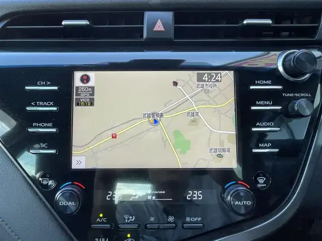 トヨタ カムリ G 佐賀県 2020(令2)年 2.5万km プラチナホワイトパールマイカ トヨタセーフティセンス/・プリクラッシュセーフティ/・レーダークルーズコントロール/・レーンディパーチャーアラート/・オートマチックハイビーム/BSM/クリアランスソナー/純正ディスプレイオーディオ/・T－Connectナビ/・フルセグTV/BT/CD/DVD/・バックカメラ/社外前後ドラレコ/純正17インチAW/ETC/パワーシート/LEDヘッドライト/スペアキー×１/取扱説明書