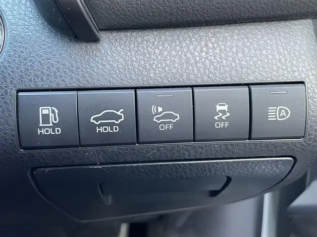 トヨタ カムリ G 佐賀県 2020(令2)年 2.5万km プラチナホワイトパールマイカ トヨタセーフティセンス/・プリクラッシュセーフティ/・レーダークルーズコントロール/・レーンディパーチャーアラート/・オートマチックハイビーム/BSM/クリアランスソナー/純正ディスプレイオーディオ/・T－Connectナビ/・フルセグTV/BT/CD/DVD/・バックカメラ/社外前後ドラレコ/純正17インチAW/ETC/パワーシート/LEDヘッドライト/スペアキー×１/取扱説明書