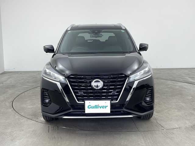 日産 キックス X 兵庫県 2020(令2)年 6万km ピュアブラック ・純正9インチナビ/CD/DVD/SD/TV/・アラウンドビューモニター/・ビルトインETC/・プロパイロット/・エマージェンシーブレーキ/・ハンドル支援/・車線逸脱警報/・車線逸脱防止支援/・クリアランスソナー/・ふらつき警報/・レーダークルーズコントロール/・ハイビームアシスト/・横滑り防止装置/・ハーフレザー/・インテリジェントルームミラー/・純正ドライブレコーダー/・革巻きステアリング/・オートライト/・ステアリングスイッチ/・純正フロアマット/・ルーフスポイラー/・カーテンエアバック