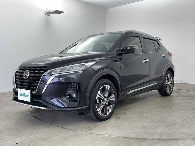 日産 キックス X 兵庫県 2020(令2)年 6万km ピュアブラック ・純正9インチナビ/CD/DVD/SD/TV/・アラウンドビューモニター/・ビルトインETC/・プロパイロット/・エマージェンシーブレーキ/・ハンドル支援/・車線逸脱警報/・車線逸脱防止支援/・クリアランスソナー/・ふらつき警報/・レーダークルーズコントロール/・ハイビームアシスト/・横滑り防止装置/・ハーフレザー/・インテリジェントルームミラー/・純正ドライブレコーダー/・革巻きステアリング/・オートライト/・ステアリングスイッチ/・純正フロアマット/・ルーフスポイラー/・カーテンエアバック