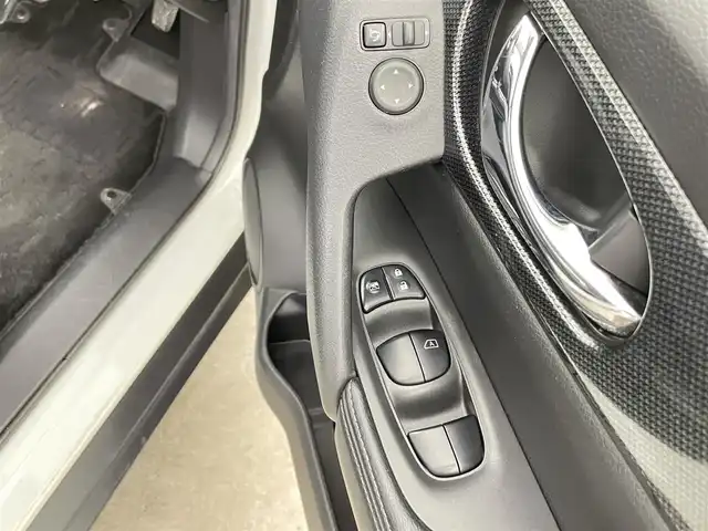 日産 エクストレイル 20X 千葉県 2014(平26)年 6.6万km ブリリアントホワイトパール 4WD/横滑り防止装置/ダウンヒルアシストコントロール/LEDオートライト/前席シートヒーター/カプロンシート/純正18インチアルミホイール/純正フロアマット/ウィンカーミラー/ETC