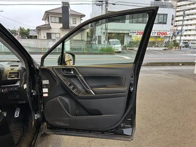 スバル フォレスター 2．0XT アイサイト 群馬県 2017(平29)年 13.5万km クリスタルブラックシリカ ワンオーナー/アイサイト/純正メモリナビ/(CD/DVD/BT/フルセグTV)/バックカメラ/追従機能付きクルーズコントロール/ビルトインETC/シートヒーター(ALL)/横滑り防止装置/オートライト/プッシュスタート/純正フロアマット/スマートキー×２/保証書＆取説