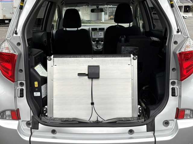 トヨタ ラクティス ウェルキャブ X 大分県 2012(平24)年 6.4万km シルバーM 車いす仕様車　スロープタイプ　タイプ１　助手席側リヤシートなし/純正ナビ/バックカメラ/ビルトインETC/キーレスキー